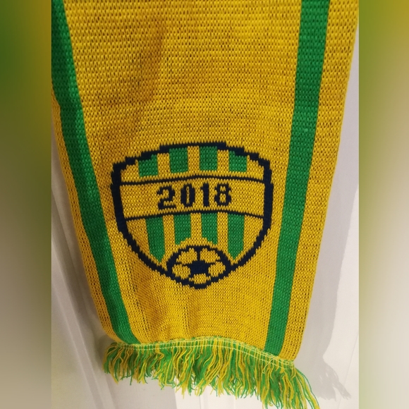 Brazil Brasil 2018 yellow green soccer football fan scarf with fringe - Picture 2 of 6